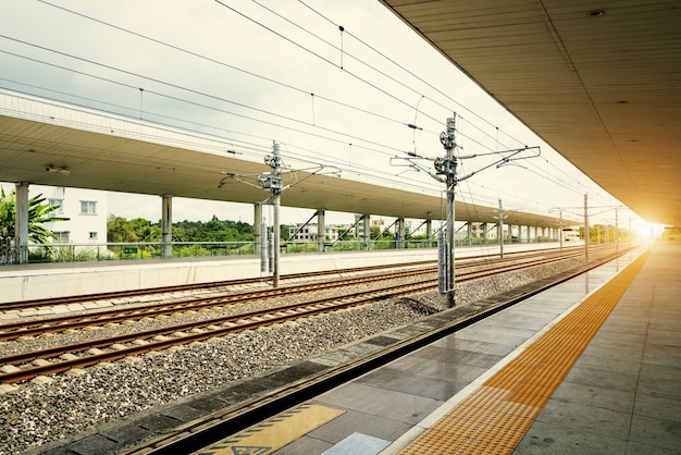 Una estación de tren vacía