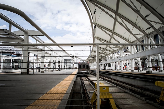 Estación de la Unión contra el cielo nublado
