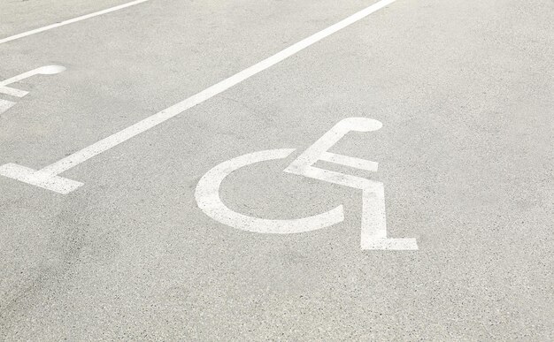 Estacionamento marcado para portadores de necessidades especiais