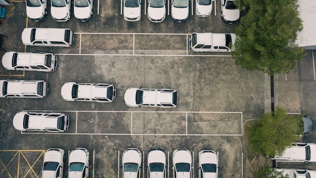 Estacionamentos vazios de carro de vista superior