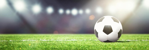 Estádio de futebol com grama verde natural
