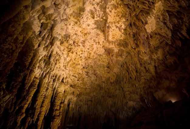 Estalactitas en la cueva de gyukusendo