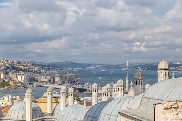 Estambul Turquía 07 de julio de 2016 Vista de Estambul con cúpulas y edificios