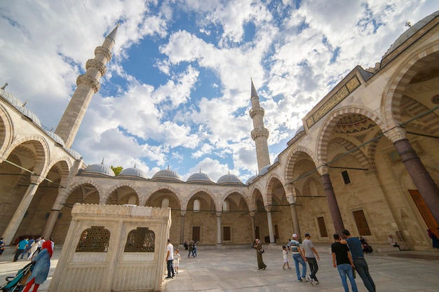 Estambul Turquía 07 de julio de 2016 Vista de la Mezquita de Suleymaniye construida por el arquitecto sinan