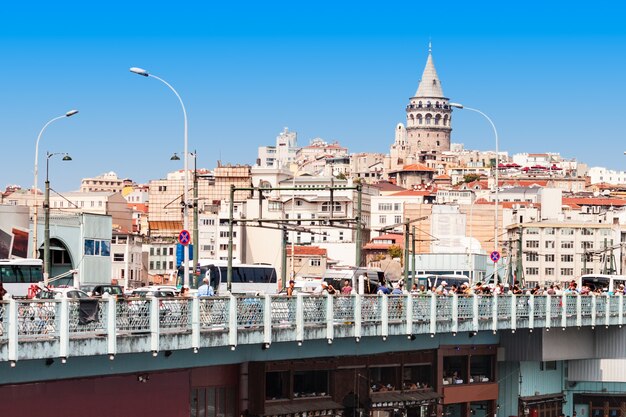 Foto estambul, turquía - 6 de septiembre de 2014: la torre de gálata el 6 de septiembre de 2014 en estambul, turquía.