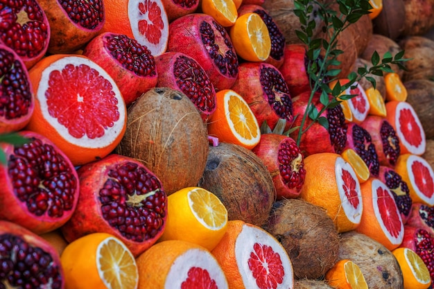 Estambul, Turquía, enero, cítricos y coco de la tienda de jugos frescos