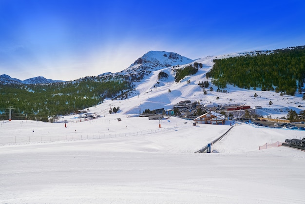 Estância de esqui Grau Roig em Andorra Grandvalira