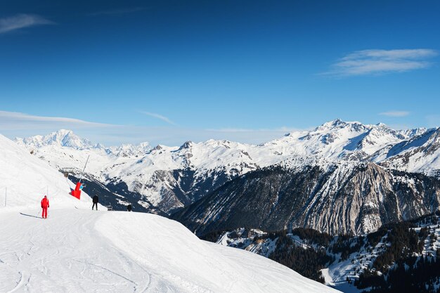 Estância de esqui nas montanhas dos Alpes de inverno França Meribel França