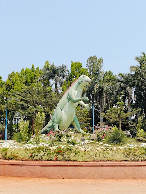 Foto estatua de arte en el jardín