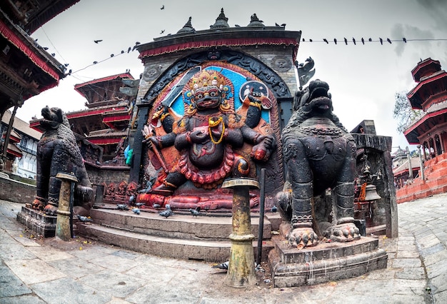 Estatua de Bhairab en Nepal