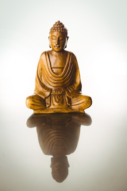 Estatua de Buda de madera