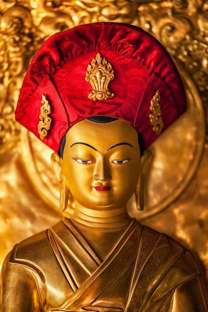 Estatua de Buda en el monasterio de Lamayuru, Ladakh, India