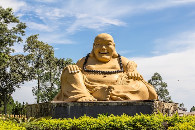 Estatua de Buda en un templo budista. Foz de Iguazú, Brasil.