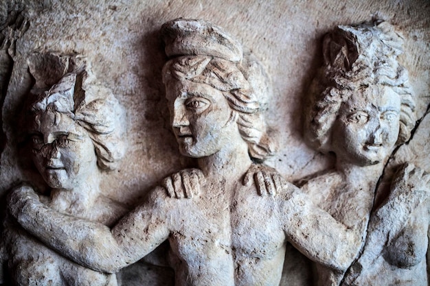 Estatua de cara de mármol de la antigua Grecia