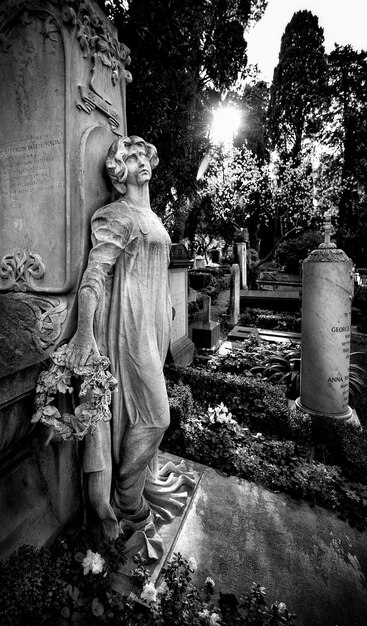 Foto estatua en el cementerio