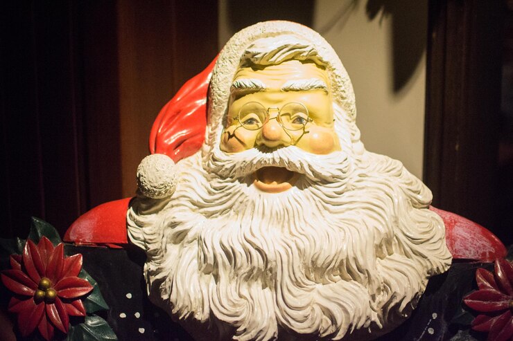 estatua clásica de santa claus