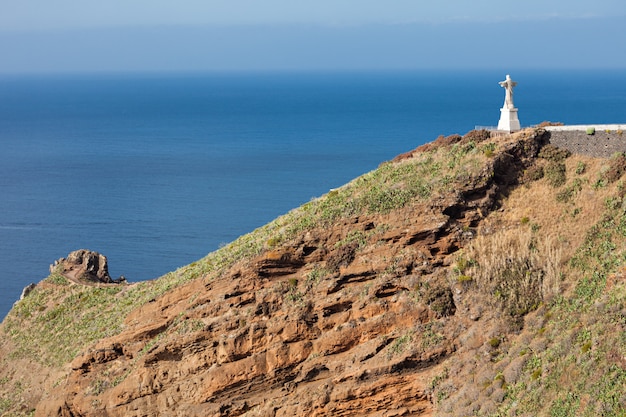 La estatua de Cristo Rey en la isla de Madeira, Portugal