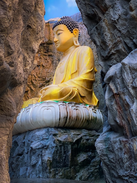 Estátua de buda de estilo chinês na tailândia