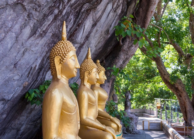 Foto estátua de buda de ouro