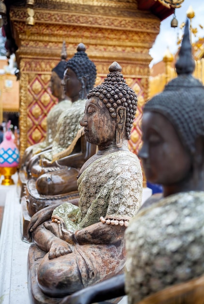 Estátua de Buda no templo