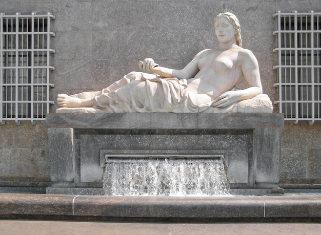 Estátua de Dora em Turim