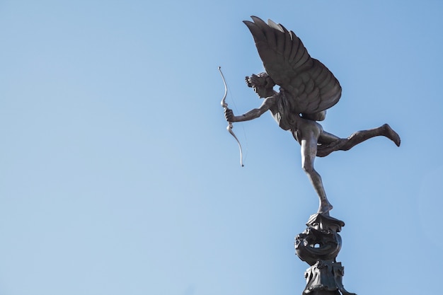 Estátua de eros cupido londres