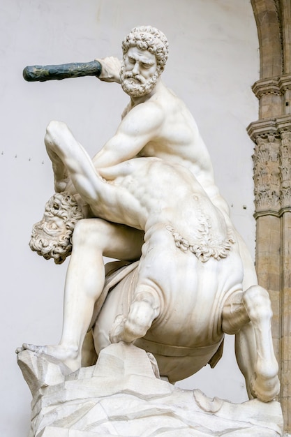 Estátua de Hércules e Nessus na Loggia dei Lanzi, Piazza della Signoria, Florença