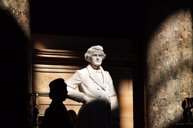 Foto estátua de homem