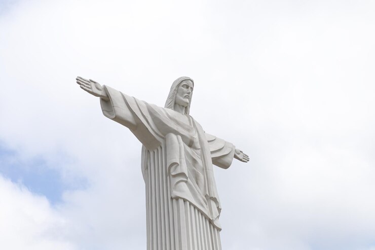 Foto estátua de jesus cristo em truskavets