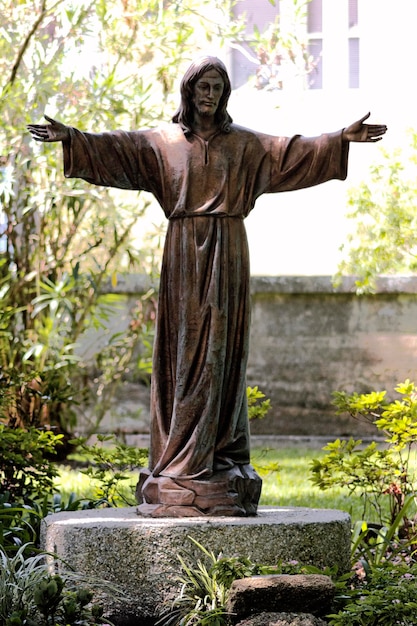 Foto estátua de jesus cristo no parque