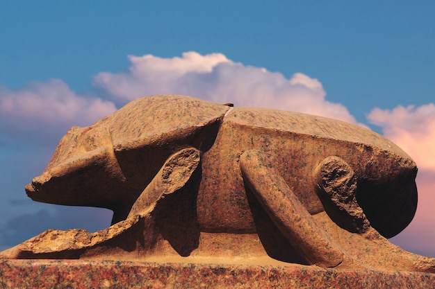 Estátua de Khepri, o escaravelho sagrado no Complexo do Templo de Karnak em Luxor, Egito