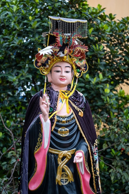 Estátua de Lady Buddha em um templo budista na cidade de Danang, Vietnã