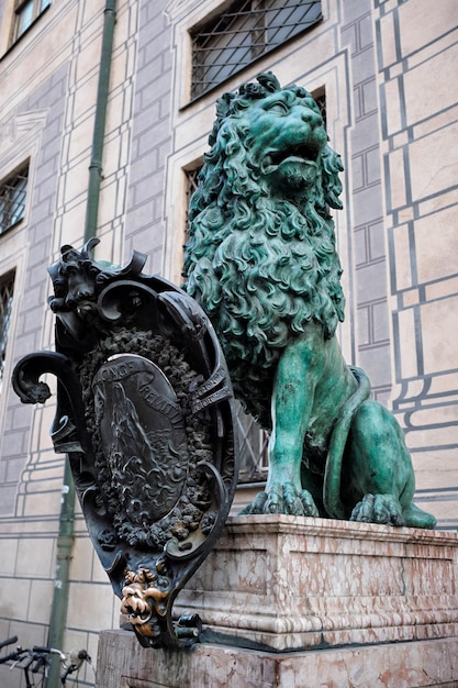 Foto estátua de leão bávaro no palácio residenz de munique