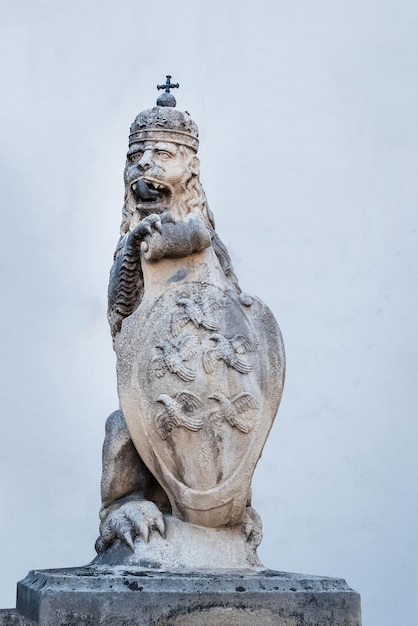 Foto estátua de leão no palácio real hofburg em viena. áustria