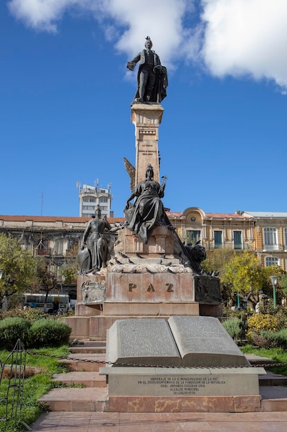 Estátua de pedro domingo murillo na plaza murillo la paz bolívia