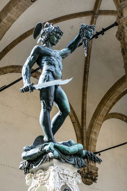 Estátua de Perseu segurando a cabeça da Medusa em Florença em 19 de outubro de 2019