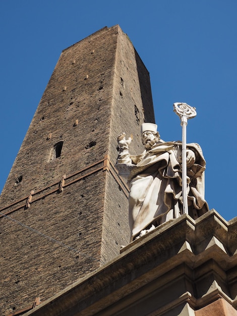 Estátua de San Petronio em Bolonha