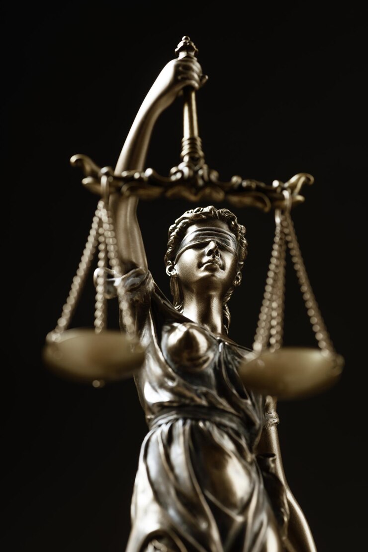Foto estátua de têmis escalas de justiça conceito de advogado de lei