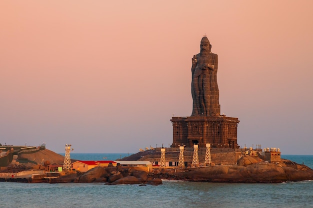 Estátua de Thiruvalluvar em Kanyakumari Índia