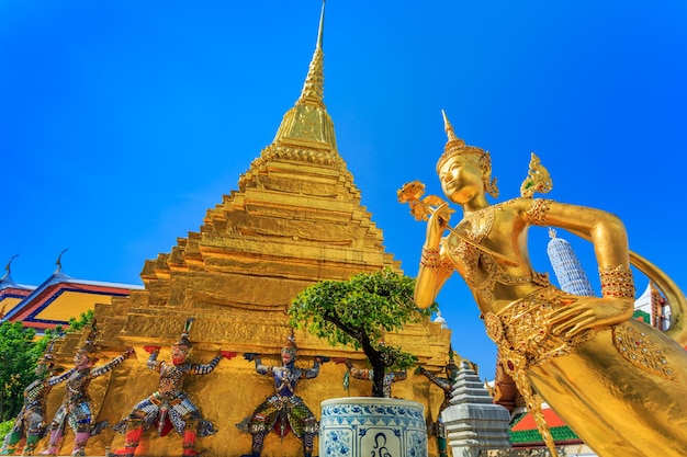 Estátua de um ser mítico no Grand Palace Bangkok