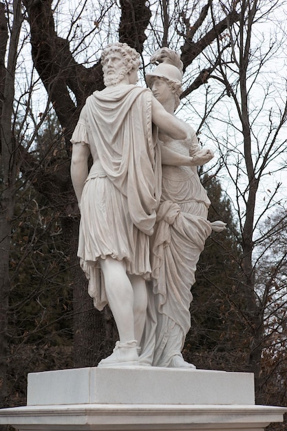 Estátua de Viena no parque do castelo Schonbrunn
