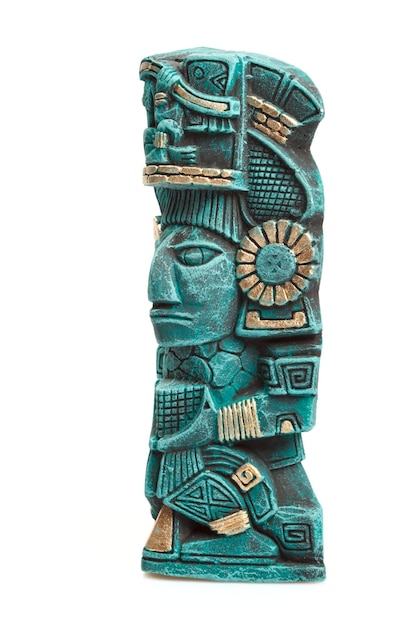 Estatua de la deidad maya de México aislada