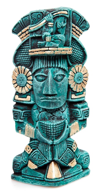 Estatua de la deidad maya de México aislada