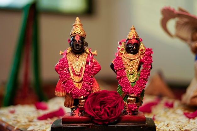 Estatua de Dios y Diosa Vitthal Rakhumai en el hinduismo
