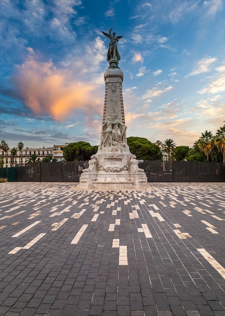 Estatua de la diosa Nika en Niza Francia Monumento del Centenario construido en 1893 Símbolo de la ciudad