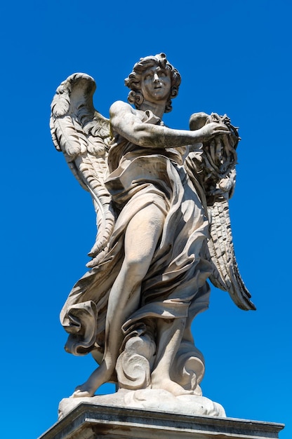 Estátua do anjo na Ponte SantAngelo em Roma