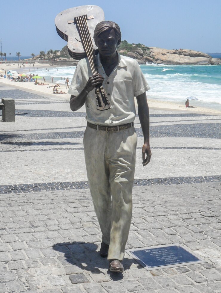 Foto estátua do tom jobim em ipanema no rio de janeiro brasil
