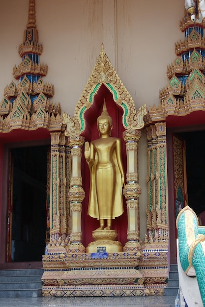 Estátua dourada de BudaTailândia Koh Samui