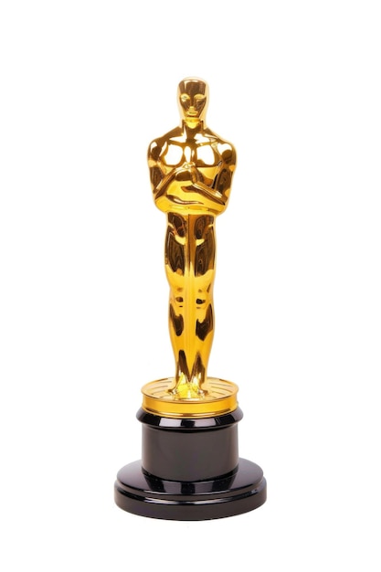 Estátua dourada do Oscar sobre um fundo branco