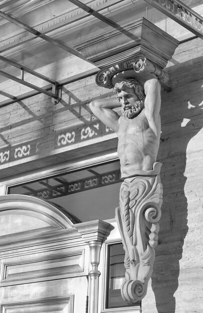 Foto estatua de un edificio histórico